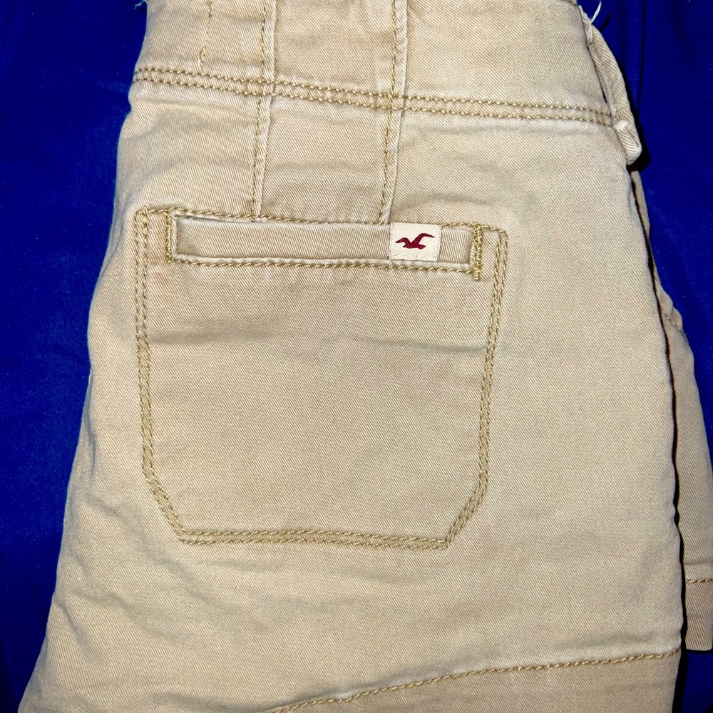 Hollister tan shorts 00 / 24